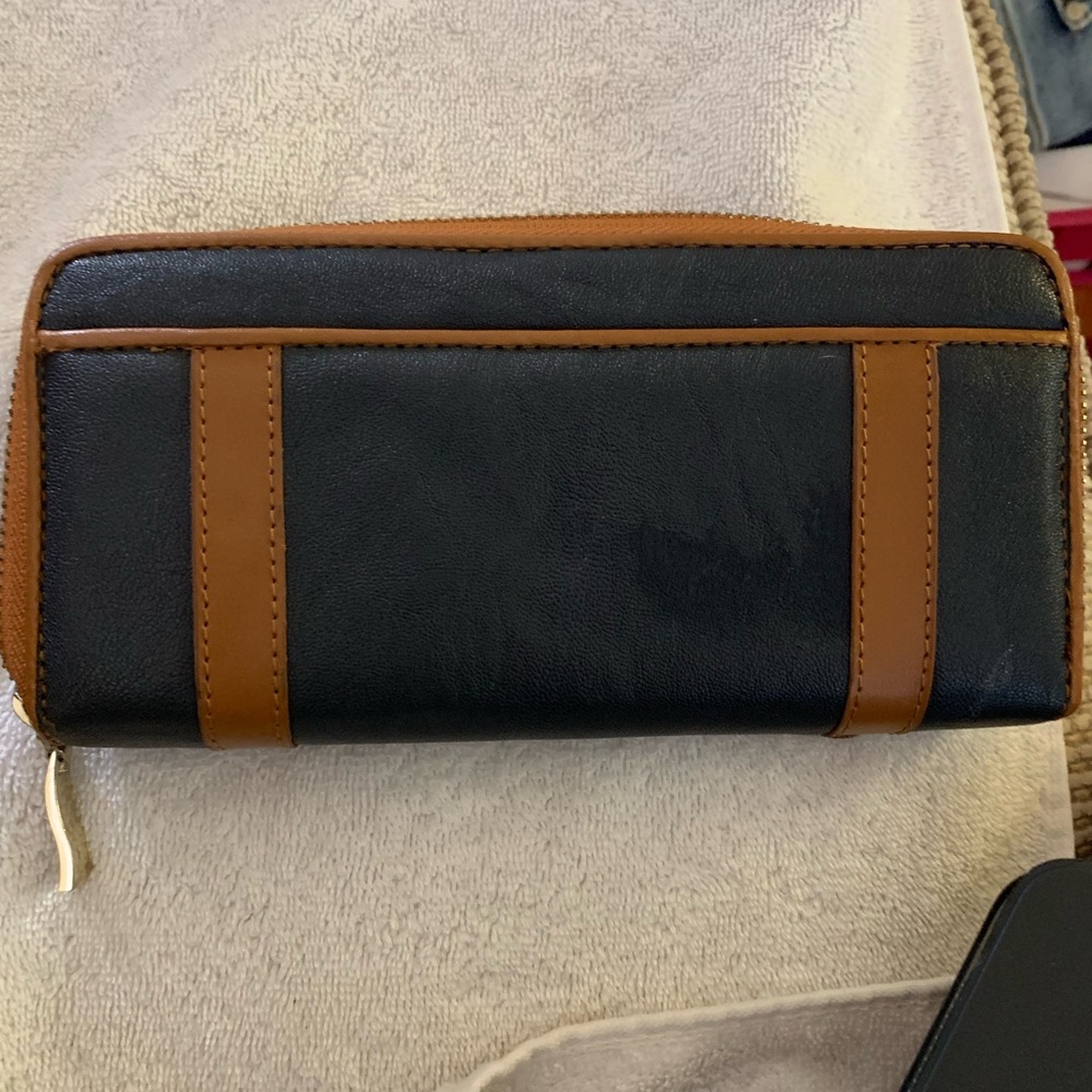 Wallet NWOT Navy and tan - Picture 6 of 8